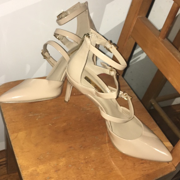 BCBGENERATION CREAM NUDE HEELS - Picture 3 of 3